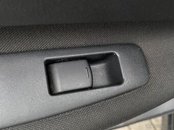 Nissan Qashqai 1.6 i , 84 kW benzín, 2009 - 9