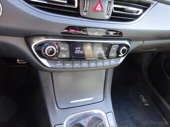 Hyundai i30 1.5 GDI MHEV r.v.2021 1.Maj.serv.kníž.ČR - 9