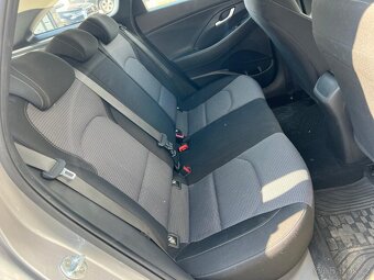 Hyundai i30 Combi 1.5 DPI 80kw r. 2022 - 9