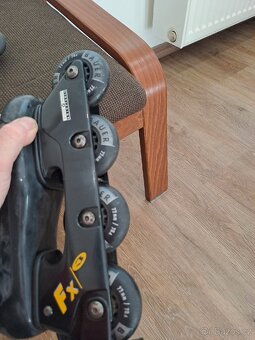 Kolečkové brusle, chrániče - 9