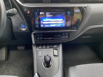 Toyota Auris 1.8i HYBRID, model 2019, naj.88xxx km - 9