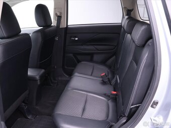 Mitsubishi Outlander 2,3 INSTYLE 110kW 4WD CZ 1Maj (2015) - 9