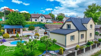 NOVINKA - Prodej krásného rodinného domu s bazénem, dřevěnou - 9