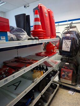 Prodám náhradní díly + autodoplňky pro kamiony. - 9