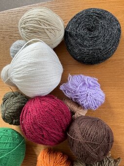 Retro zbytky pletacích přízí, vlny, na tvoření, 1,5 kg - 2 - 9