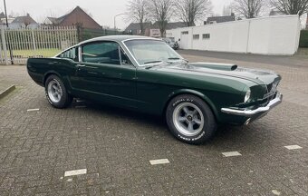 Ford Mustang Fastback - 9