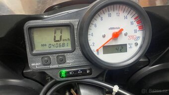 Yamaha YZF R6 1999 - 9