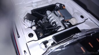 1:18 bmw 3.0 csi - 9