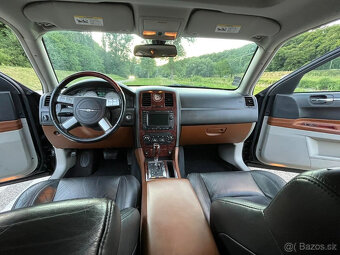 Chrysler 300C 6,1 HEMI SRT8 - 9