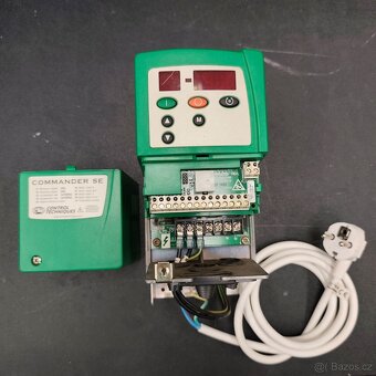 Frekvenční měnič COMMANDER SE 230/400V použitý funkční - 9