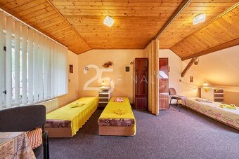 Prodej domu se zahradou a dvougaráží k bydlení i investici v - 9
