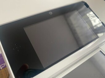 Nintendo 3DS White + 64GB SD karta - 9