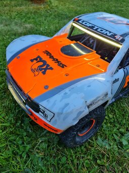 Traxxas UDR - 9