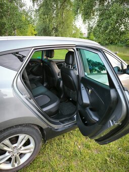 Hyundai ix35,2.0CRDI,135Kw,4x4,146tis km,tažné,původ ČR - 9
