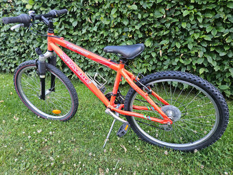 Juniorské 24" horské hliníkové kolo APACHE, rám 13" - 9