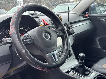 Volkswagen Passat 2011 - 9