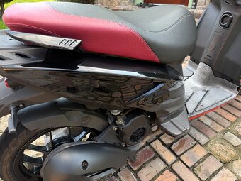 Aprilia sr125 - 9