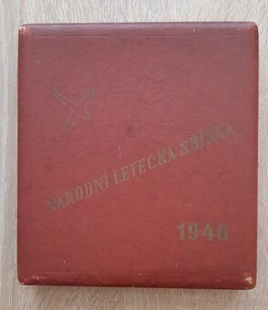KAZETA S LETECKÝMI ZNAKY - NÁRODNÍ LETECKÁ SBÍRKA 1946 - 9