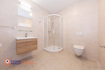 Pronájem moderního bytu 2+kk s lodžií – 84 m², Langrova, Šum - 9