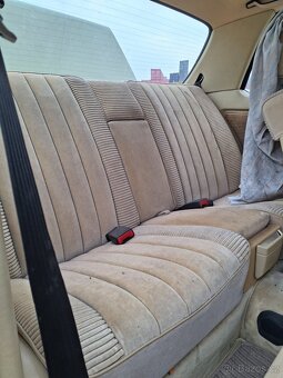 Mercedes-Benz W123 Coupe 280CE - 9