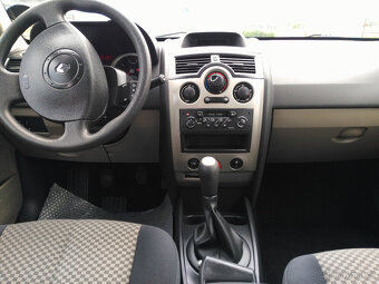 Renault Mégane 1.6 16V - 9
