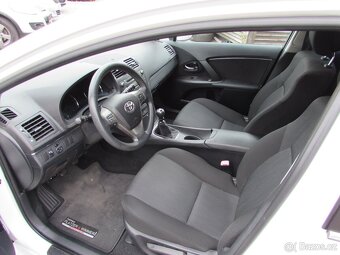 Toyota Avensis 1.6i 97kW kombi,2.majitel, serviska, nová STK - 9