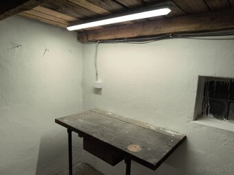 Pronájem 2garáž + elektřina - 9