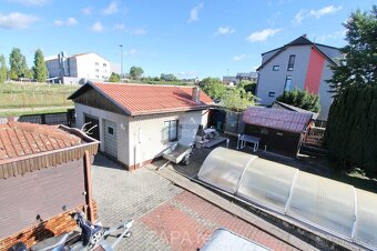 Prodej domu dispozice 5+1 a 2+kk s pozemkem 987 m2, Praha 10 - 9