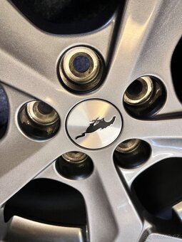 5x108 R18 Originál Alu Mustang Mach Electric 2022 - TOP STAV - 9