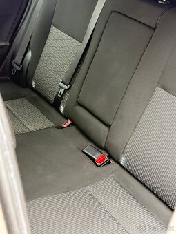 Toyota Auris 1.8 hybrid 2014r - 9