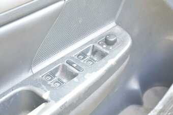 Prodám vw golf 5 1.6 fsi 85 kw na díly nebo kutila - 9