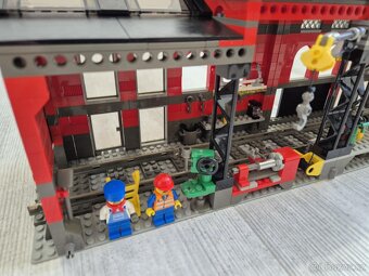 LEGO 10027 VLAK 9V - Train Engine Shed - 9