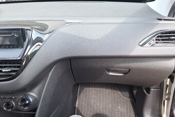 Peugeot 208 - 9