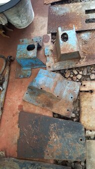 Zetor6711/6911-kastliky nářadí a baterky - 9