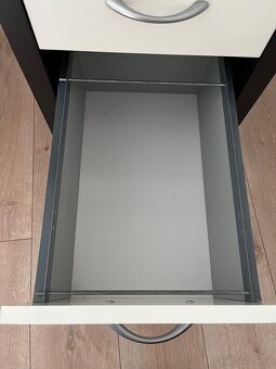 Kancelářský stůl - 9