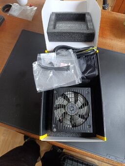 Prodám zdroj 750 Corsair golden - 9