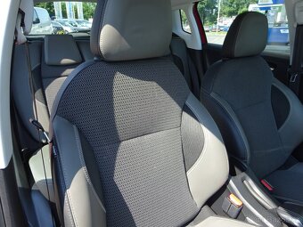 Peugeot 2008 1,2 i - 9
