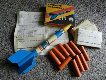 RAKETA PIONIER - ZVS DUBNICA r. 1982 - ČSSR - 9