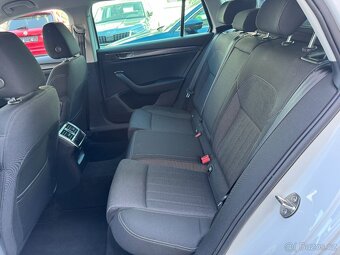 Škoda Superb 3 iV 1.4 eTSI 150kW DSG Tažné Webasto Navigace - 9