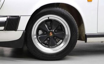 Porsche 911 3.0 SC z roku 1981 - 9
