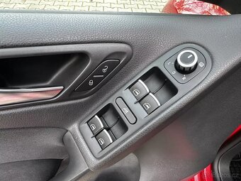 Volkswagen Golf 1.4 TSI 118kW DSG Highline ALU R17 Alcantara - 9