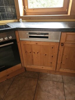 Masivní kuchyňská linka z Německa se spotřebiči - 9
