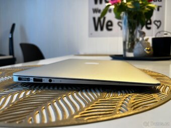 Macbook Air 11’ 256 SSD 8gb RAM - 9