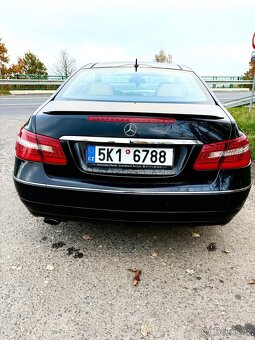 Mercedes-Benz E 220 CDI Coupé (2011) - 9
