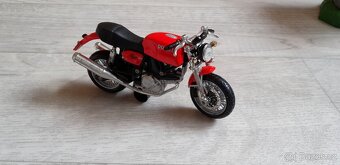 motorky modely 1/18 Maisto - Bburago - 9