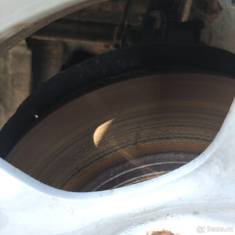 Subaru Forester SH 2.0 4x4 110kw benzín KROUPY Černý - 9