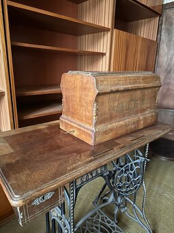 Šicí stroj ROYAL - 9