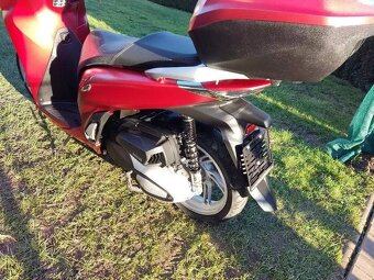 Honda SH 350 i ABS, TC (2021) kufr, CZ doklady - 9