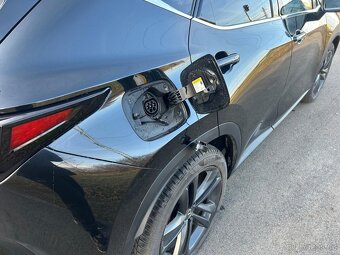 Lexus NX 450 + hybrid 2024. 11. měsíc - 9