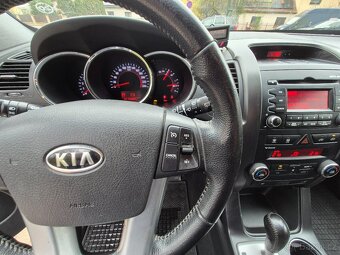 KIA SORENTO NAFTA 2.2 145KW 7 MIST 2011 - 9